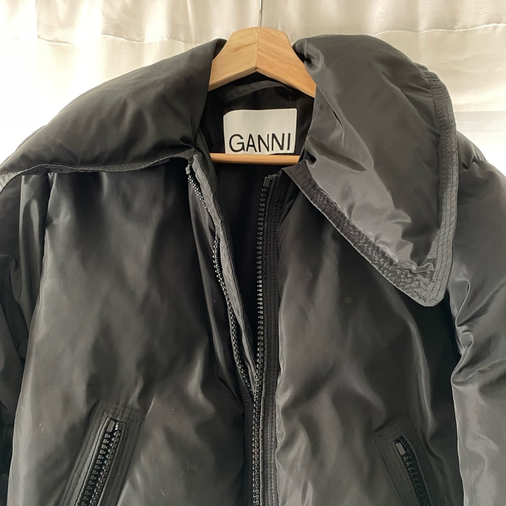 GANNI Cropped Down Tech Puffer Jacket - Picture 2 of 7